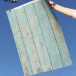 Fond bois bleu électrique (لوح أزرق) pour des shoots audacieux en studio.