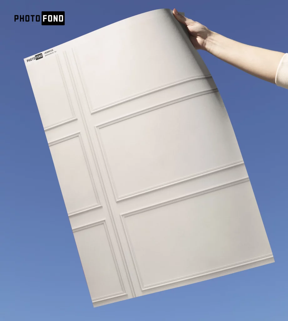 Fond mural à panneaux épurés, texture lisse pour une ambiance intérieure sophistiquée.